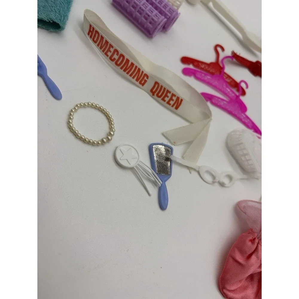 Vintage Barbie  Accessories w/Hangers, Guitar Purses Brushes Belts Jewelry‎